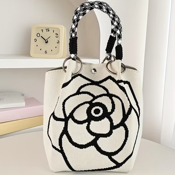Chic White Floral bag have in white and another listing in black - Picture 6 of 10